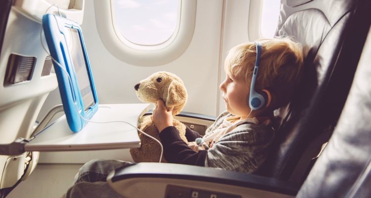 How To Keep Young Children Entertained On Flights