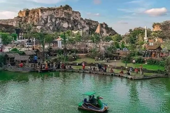 Best Tourist Attractions in Gresik, Combination of Nature and History for Vacation
